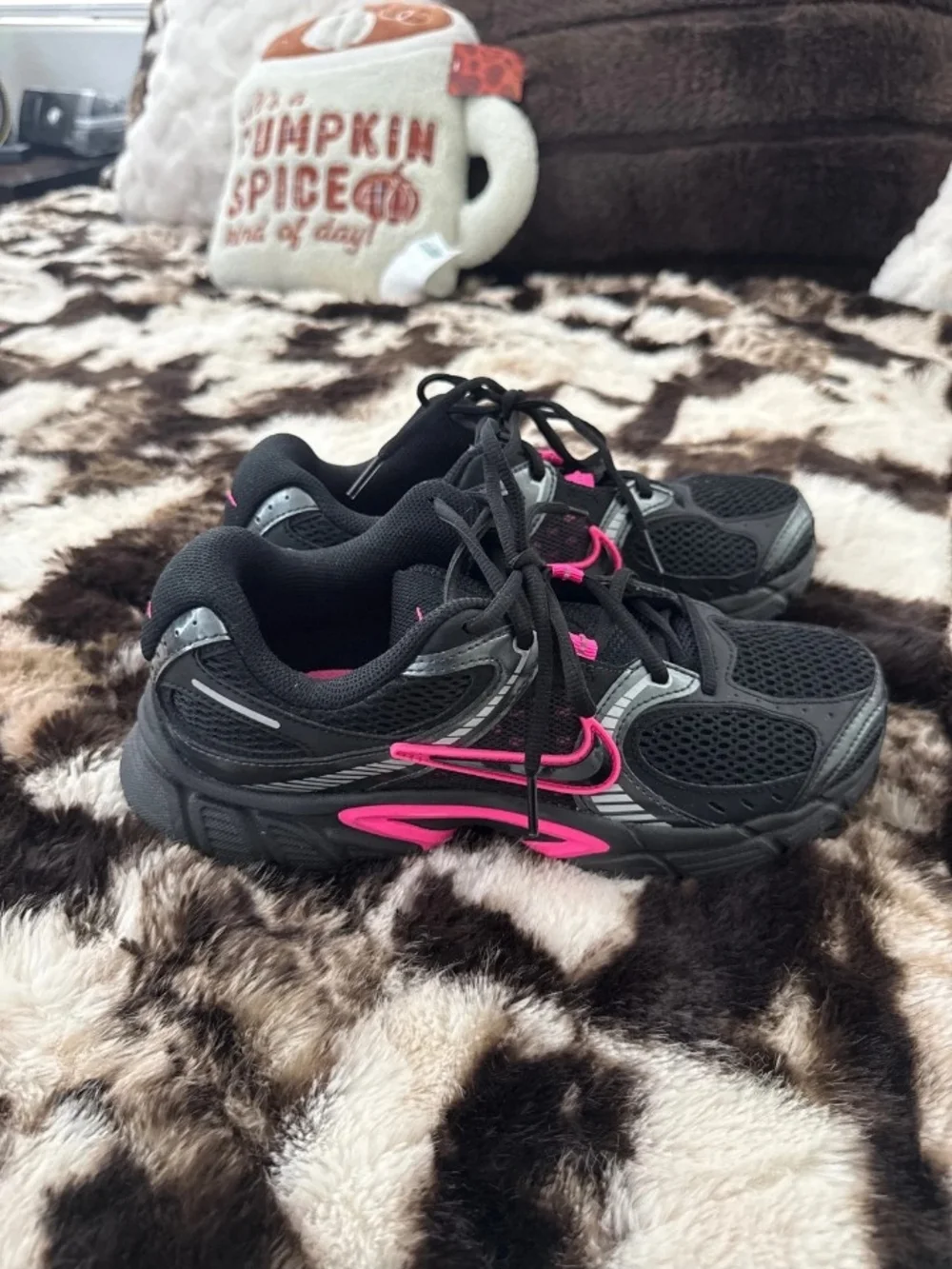 Nike Women’s Black & Hot Pink Athletic Sneakers